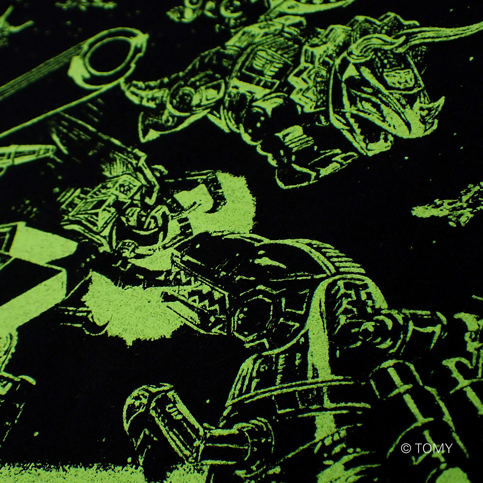 トランスフォーマーライセンスTシャツ04 VSアート：デバスターVSダイノボット